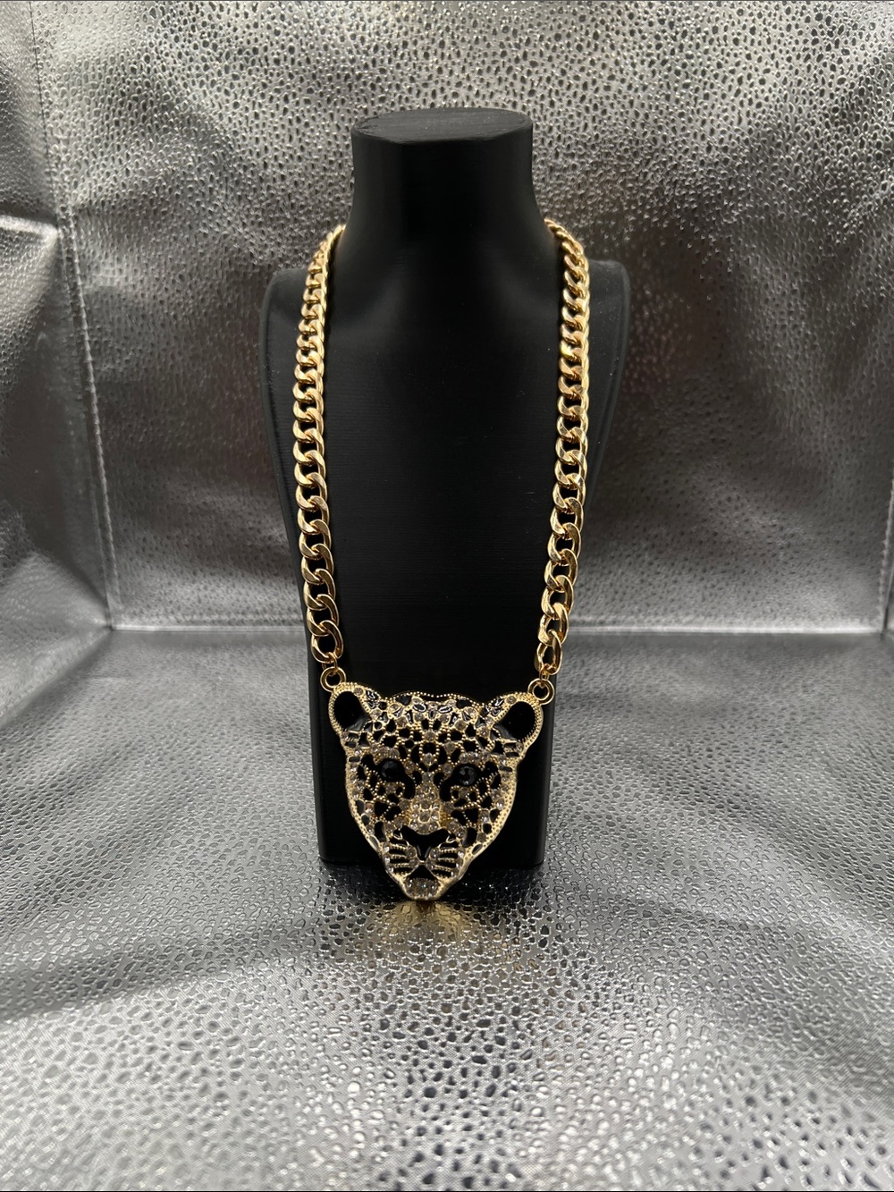 Gold Leopard Statement Pendant Necklace - 9 inche chain with 6 inch extension - Picture 2 of 9